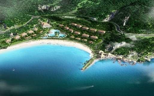 From distance, Vinpearl Luxury Nha Trang looks like a spectacular picture of mountains and sea.