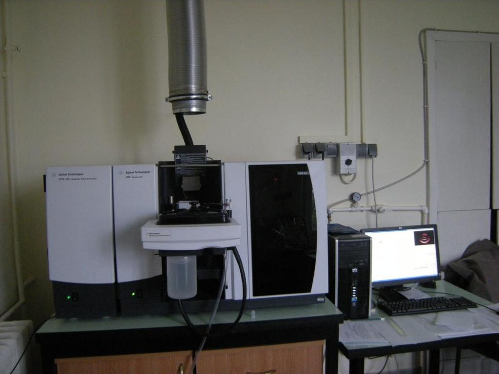 Slika 4.2.2. Atomski apsorpcioni spektrofotometar VARIAN 240 ZAA-GTA Rezultati ispitivanja sadrţaja teških metala u vodi za piće prikazani su u tabeli 4.2.1.
