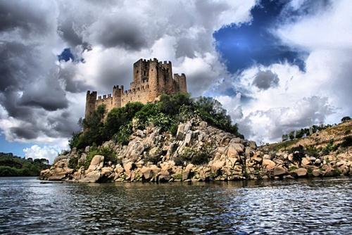 Visit by traditional boat to the 12th Century Knights Templar Castle Almourol on an island in the River Tagus.