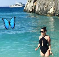 VIP-a në plazh Rozana Radi P or mbrapa nuk mbetet as këngëtarja e njohur, Rozana Radi.