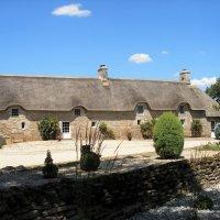 Beautiful Thatched Cottage Brittany - PRIVATE heated pool - free Wi-Fi Summary Stunning 17c thatched Cottage, 40ft