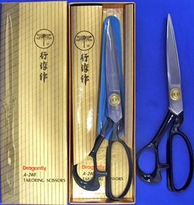 comfort of users 9 inches/ 220 mm ITEM NO: SC0DA22000000 (DRAGONFLY) A-240 TAILORING SCISSORS 10 INCHES The bent handles make it easy to cut at the tabletop or other flat surface The high carbon