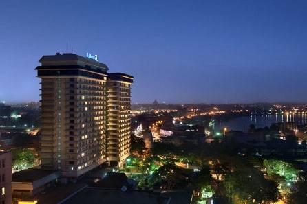 Hilton Colombo Hotel Located in the city-center and overlooking the Indian Ocean, the Hilton Colombo hotel is ideally located close to key Colombo tourist and business destinations.