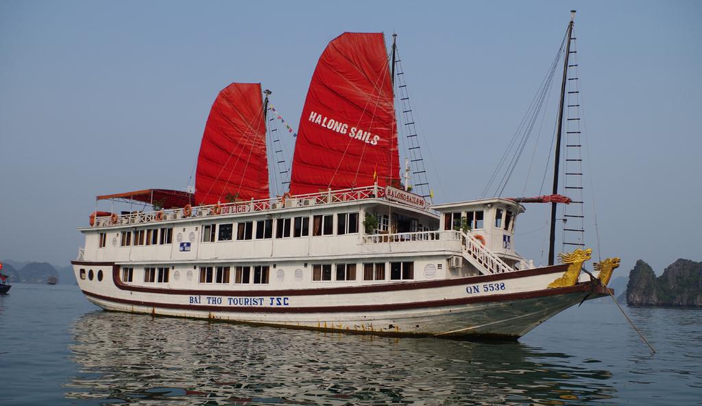 VIETNAM CAMBODIA 12 DAY SOLOS TOUR Day 3-3 April 2019 Hanoi - Halong Bay (B, L, D) Leave the pace of the city behind as you travel about four hours to Halong Bay.