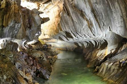 This cave system, a breathtaking natural wonder, contains some recordbreaking caves.