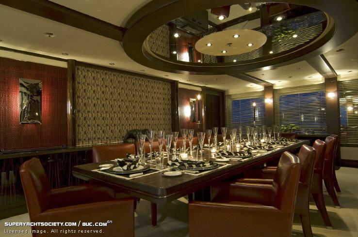 Dining Salon Lounge -