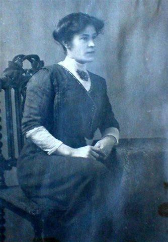 Becky Castledine c. 1900. Photograph courtesy of Brian Castledine. Both receive their acceptance, for departure from Port of London on the RMS Oruba on 16th October, 1908.