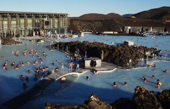 BACKGROUND TO THE STUDY Blue Lagoon- located on Rekjanes peninsula, SW Iceland Brine from Svartsengi power plant Bathing in 1980 s Healing from psoriasis and