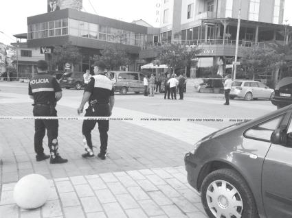 14 E Diel 28 Maj 2017 GAZETA SOT kronikë Policia: Palët në konflikt për motive të dobëta Sherr me thika në Elbasan, humb jetën 38-vjeçari, në pranga autori Ermal VIJA N jë 39-vjeçar humbi jetën