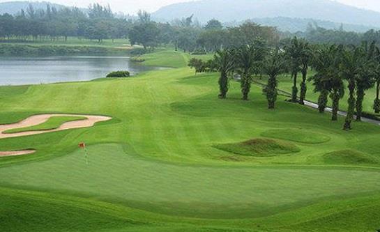 NETWORKING ACTIVITY - GOLF Surrounded by freshwater lakes and in harmony with the earth, the Canyon Course brilliantly