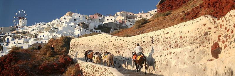 white-washed houses built on the edge of the 400 m high caldera on the western edge of the semi-circular island.
