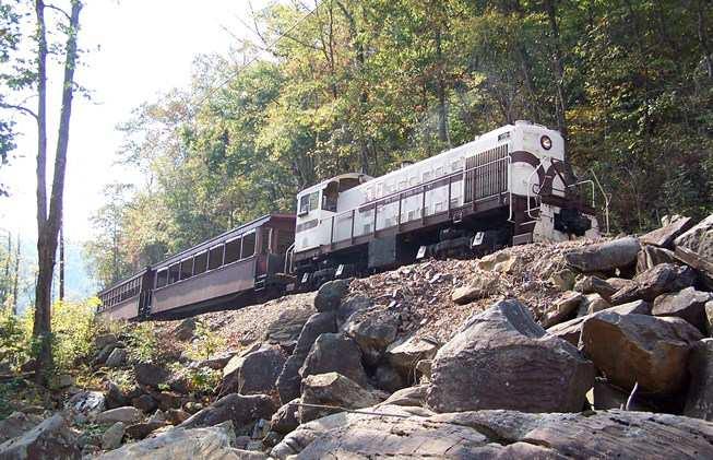 The trip is full of spectacular scenic vistas, lush vegetation, and mountain streams as it descends 600 feet into the gorge before stopping at the Blue Heron Coal Mining Camp, a National Park Service