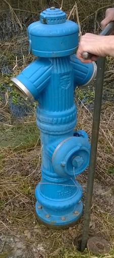 Načini uzorkovanja vode: a) iz slavine, b) na hidrantu U uzorcima vode za piće