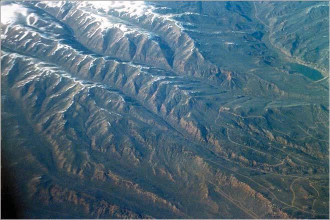 4.7. Dolina tipa VII Strme, veoma blage riječne padine Dolina tipa VII sastoji se od strmih do umjereno strmih terena, s veoma blagim riječnim padinama, drenažom visoke zbijenosti i vrlo visokim