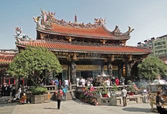At present, this Baroque-style building is a symbol of the ROC Government and a famous historical landmark in downtown Taipei. Lungshan Temple- A Chinese folk religious temple in Taipei, Taiwan.