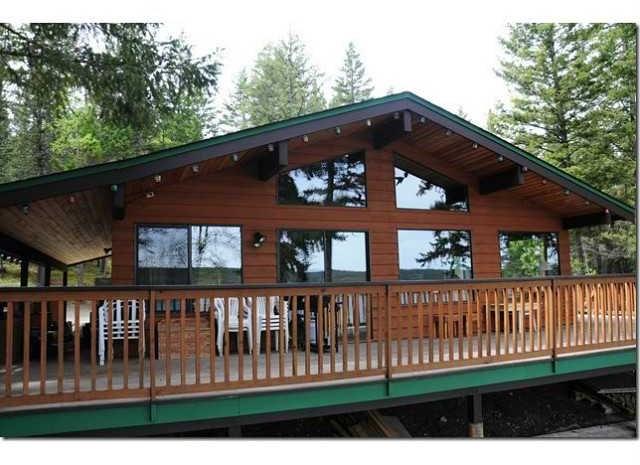 This stunning, Square Hewn Piece en Piece -style 6 bdrm, 4 bath log home on an 0.
