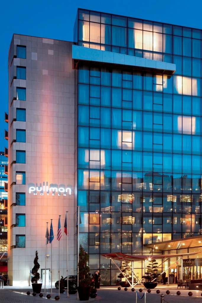 PULLMAN PARIS CENTRE BERCY A contemporary 4-star Hotel 10 minutes away from the vibrant Châtelet and Opéra districts Ideally located in the entertainment and business setting of Bercy Village and