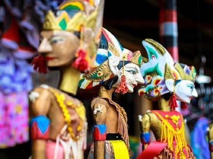Markets and stalls throughout the island showcase long-held traditions of wood carving, silver and gold craft, embroidery and more, particularly in Ubud, the island's