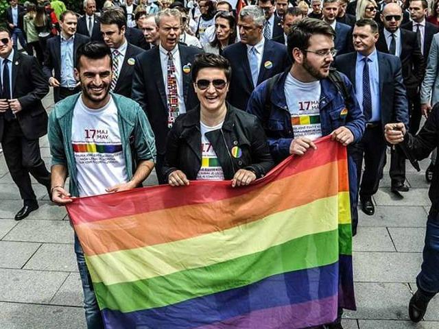 Në fjalimin e bërë nga Presidenti i Kosovës Hashim Thaçi në Ceremoninë e Inaugurimit, më 8 prill 2016, ai foli haptas për të drejtat e komunitetit LGBTI dhe shprehu mbështetjen ndaj tyre.