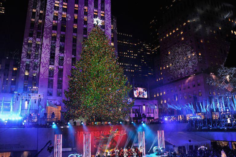 renowned New York Philharmonic orchestra at the Lincoln Center, or sing along with the carolers at Carnegie Hall. Visit the North Pole at Macy s Santaland.