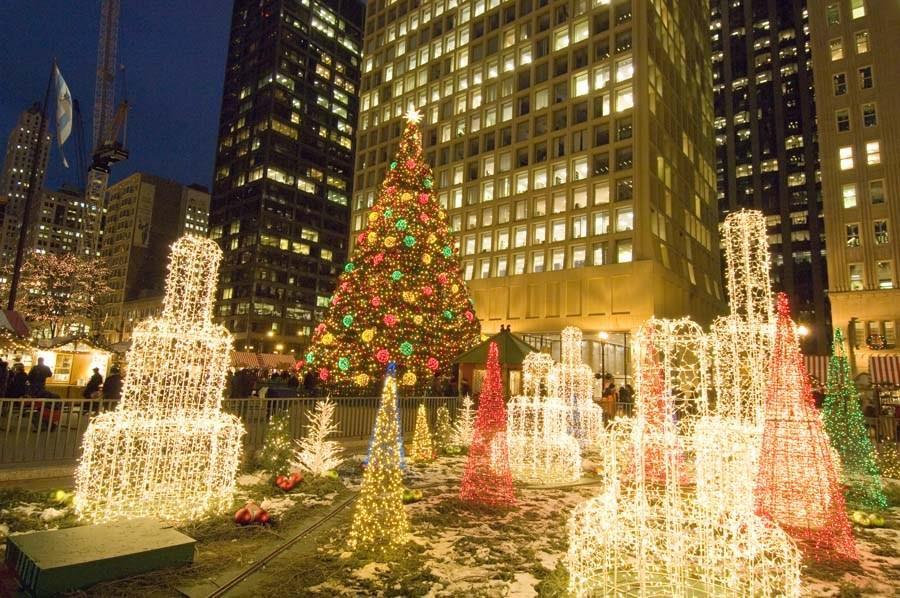 potato pancakes and steaming hot spice wine. Take in the transformation of lights at the Lincoln Park Zoo. Ice skate among the Chicago skyline at Millennium Park.