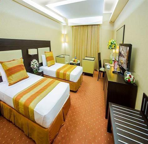 The hotel offers elegant rooms with king-size bed or two single beds, work desk, high-speed Internet access, safe, coffee maker, digital air conditioning, balcony, mini bar and LCD display.