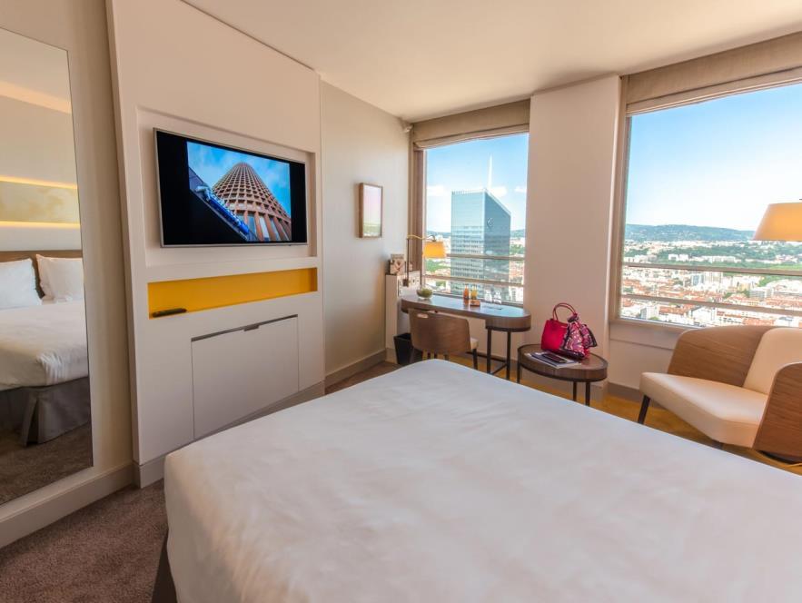 Each of the 245 rooms offers superb panoramic views of the city.