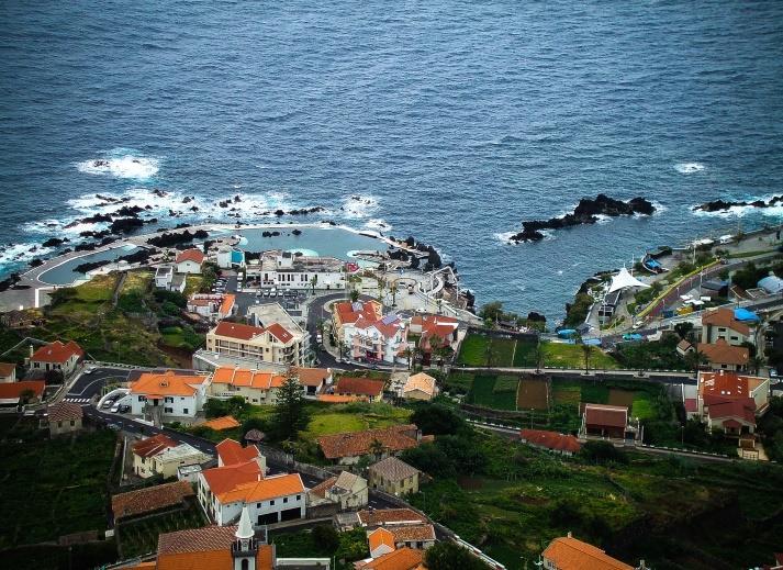 Day 6 : Camara dos Lobos Ponta do Sol Porto Moniz São Vicente Discover the south coast of the island and its steep cliffs.