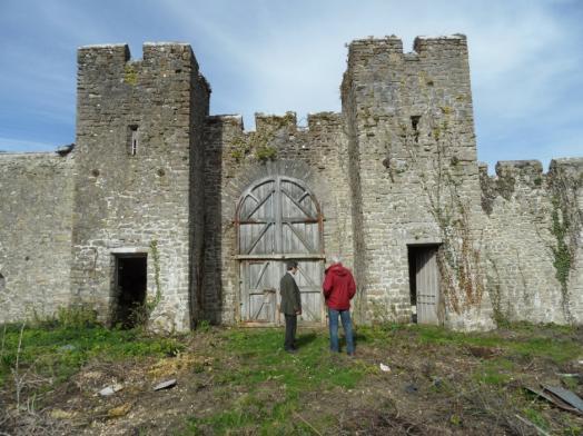 Presentation about Norris Castle plans - 14 th April 2016 from Sarah Burdett The Isle of Wight Society was asked by Michael de Courcy (of Bell Cornwell ) if they would like to be involved in