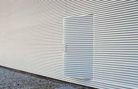DucoWall Door Continuous louvre systems are often used to screen technical areas that require permanent ventilation.