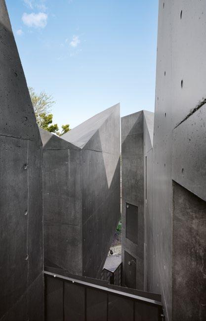 This process retains the characteristic surface structure and appearance of the concrete, which was Hirata s objective.