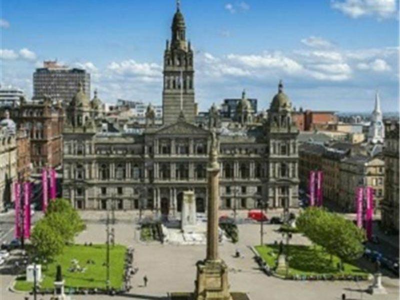 Page 7 of 19 Enjoy Glasgow! Enjoy your first day in Glasglow! All major museums and galleries are free to visit, and in the summer months the gardens and parks are delightful.