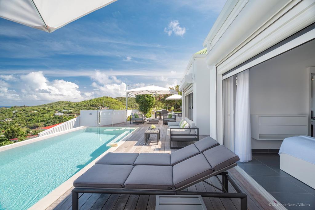 VILLA IRIS 1-2 BEDROOMS - GRAND CUL DE SAC High in the hills, this modern two bedroom villa lays claim to breathtaking views of Petit and Grand Cul de Sac and the Caribbean Sea.