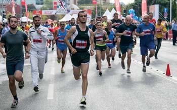 12 - SOCIALE E shtunë 14 Tetor 2017 4 kategoritë pjesëmarrëse në garë, 2500 vrapues nga 40 vende të botës Maratona e Tiranës, bashkia plan masash për mbarëvajtjen Veliaj: Rrugët ku do të ndalohet