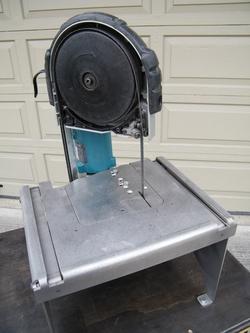 Portable Band Saw submitted by Ron Nelson As with many of the knifemakers in our Club, I purchased a large metal band saw early on in my journey to make a custom knife.