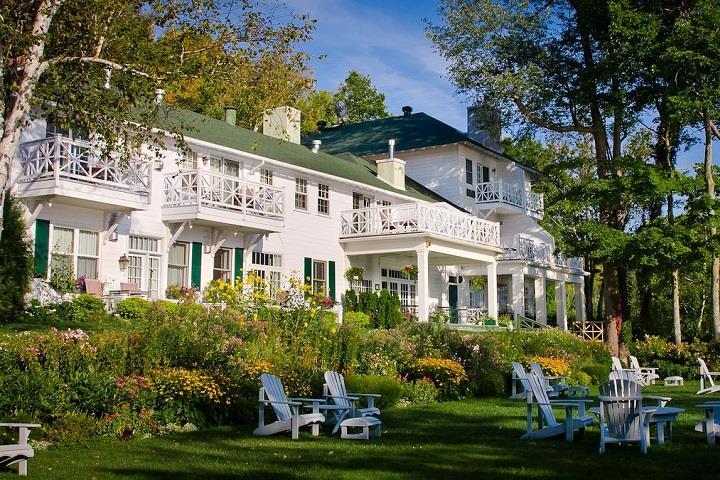 Presenting the Manoir Hovey: our Lac Massawippi home for two nights Let s explore a region that combines village ambiance, lakeside living, specialty farms, and clean, natural space as well as any