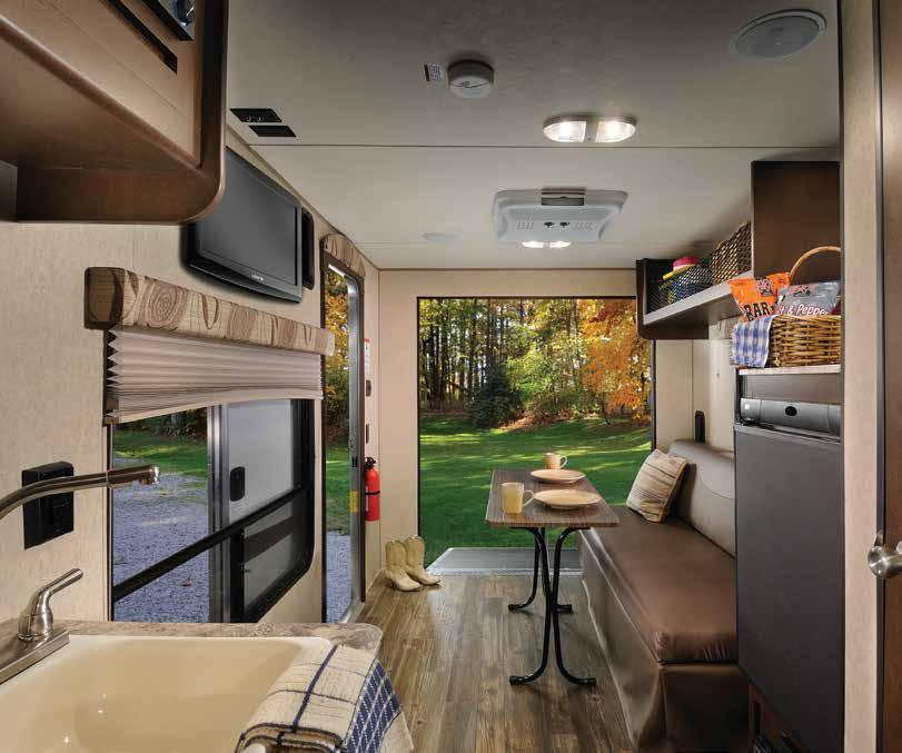 17RP NATURAL The 17RP floor plan combines a flexible family trailer with a toy