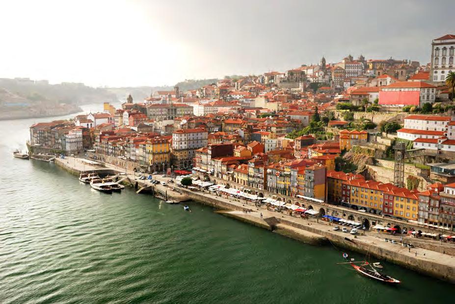 PROGRAM 40 FULL DAY OPORTO 1 DAY Transfer from the Hotel to the railway station Oriente to catch the train Alfa Pendular (2nd Class), departing at 10h09 and arriving in Oporto s railway station -