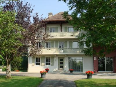 Breathtaking house - Givrins - Route de Genolier 32 Rooms : 13 Price : 15'000 CHF Surface : 600.