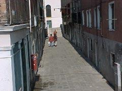 11 ) 12) walk through the short Calle Zancana and cross