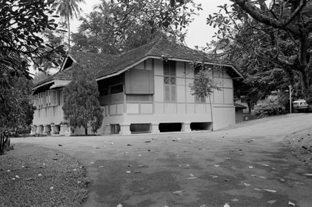 Near this junction, there was also a Malay village with many nangka or jackfruit trees. This gave rise to the area s Hokkien name of Mang Ka Kha or foot of the jackfruit tree. Teo Ah Wah (b.