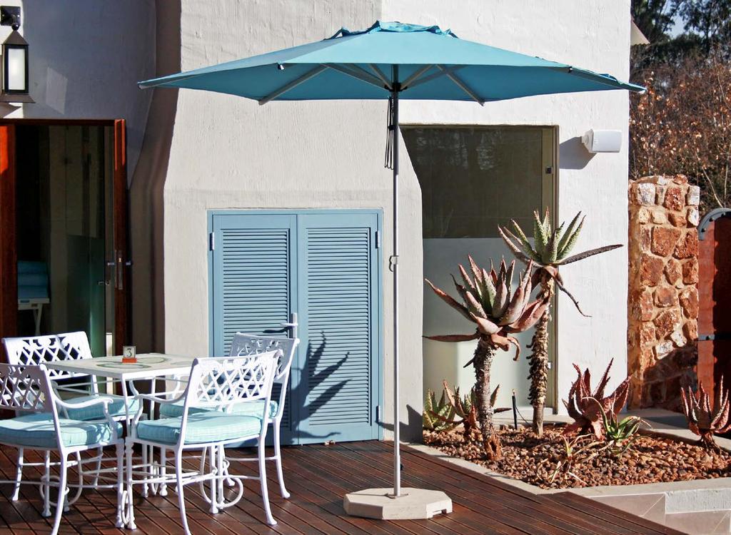 Swift The Swift is a perfect parasol for small seating groups and compact areas like balconies and small gardens.