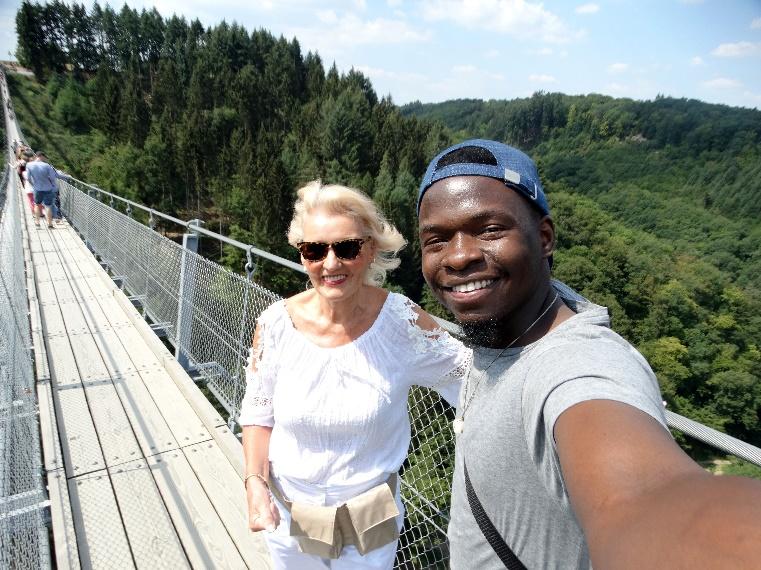 During the holiday I also visited Geirlay, a suspension bridge in the sky, with my good friend Barbara. This bridge is in the valley between the village municipalities of Sosberg and Mösdorf.