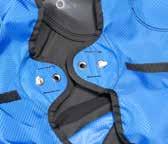 Insert the reserve parachute inside the harness parachute pocket by opening all the