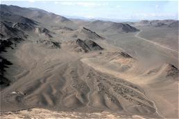 A bahada is thus virtually a piedmont plain composed of fan material (figure 7.54). Alluvial fans in arid environments are found only next to escarpments, and they are associated with steep gradients.
