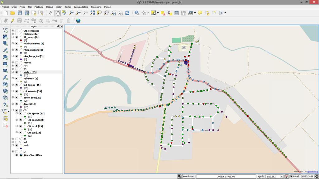 prikazuje primjer mapiranih elemenata jednog složenog sustava javne rasvjete u GIS programskoj podršci, otvorenog koda. Slika 4. Mapirani elementi složenog sustava JR 2.5.