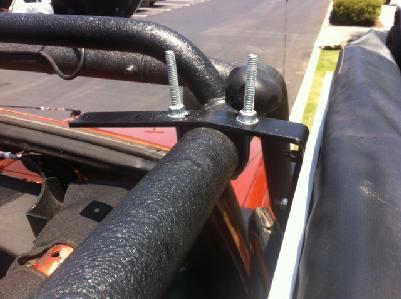 Mounting to a roof rack frame Step 1: If mounting on a roof rack frame (Like Smittybilt 76716/76717) install L brackets to tubular frame using included U bolts and hardware.