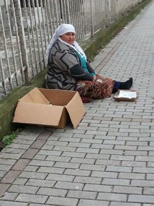 Numri më i madh i lypsarëve janë fëmijë. Prishtina, strehë e lypsarëve Viteve të fundit qyteti i Prishtinës është vërshuar nga lypsarët të cilët kërkojnë lëmoshë në dimër e në verë.