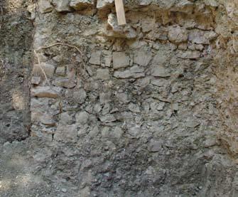 12 Inner face of the eastern wall of the Barbakan Barbakana, postoji mogućnost da je razlika u gradnji i nakošenosti dva dijela zida posljedica različitih faza gradnje.