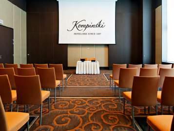 the perfect location for extraordinary meetings, unforgettable conferences, stylish receptions and innovative coffee breaks, with the capacity of up to 225 guests.